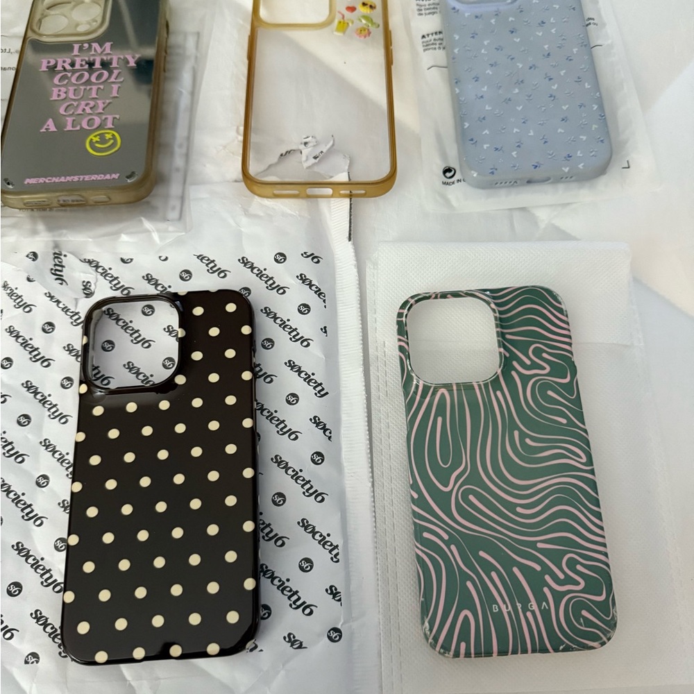 Assorted Phone Cases Set - Picture 4 of 5